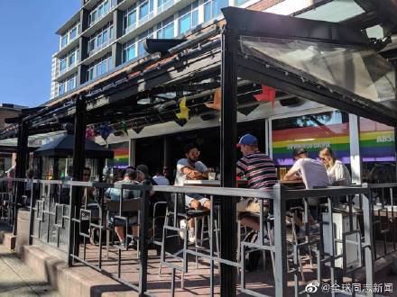 加拿大总理特鲁多光临同性恋酒吧 同志新闻 第9张