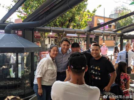加拿大总理特鲁多光临同性恋酒吧 同志新闻 第8张