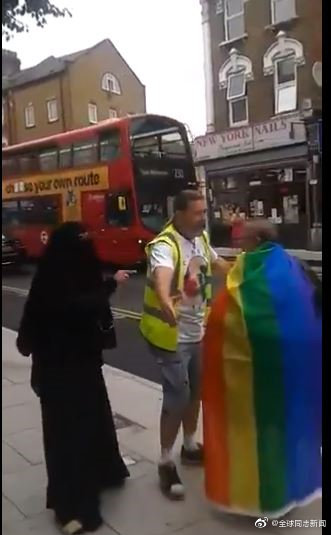 英国：恐同女子大街上言语攻击LGBT人士，被警方逮捕 同志新闻 第2张