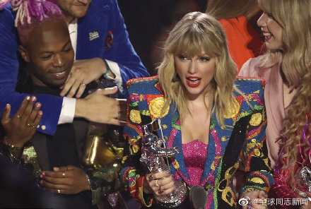 歌手Taylor Swift获MTV大奖，颁奖典礼演唱和发言力挺LGBT平权 同志新闻 第1张