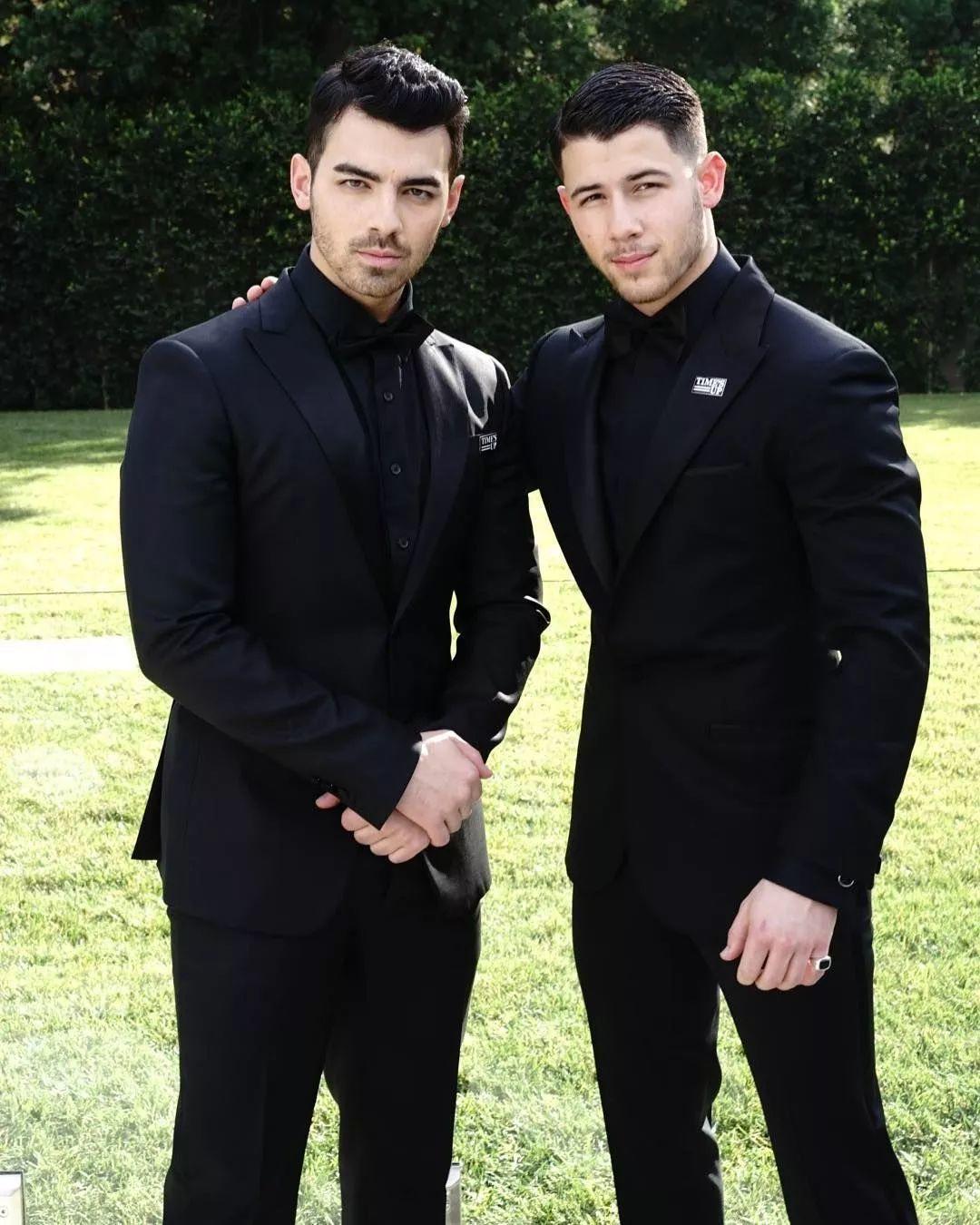 超模兄弟Jonas Brothers穿西装拍杂志封面，我怎么又可以了？