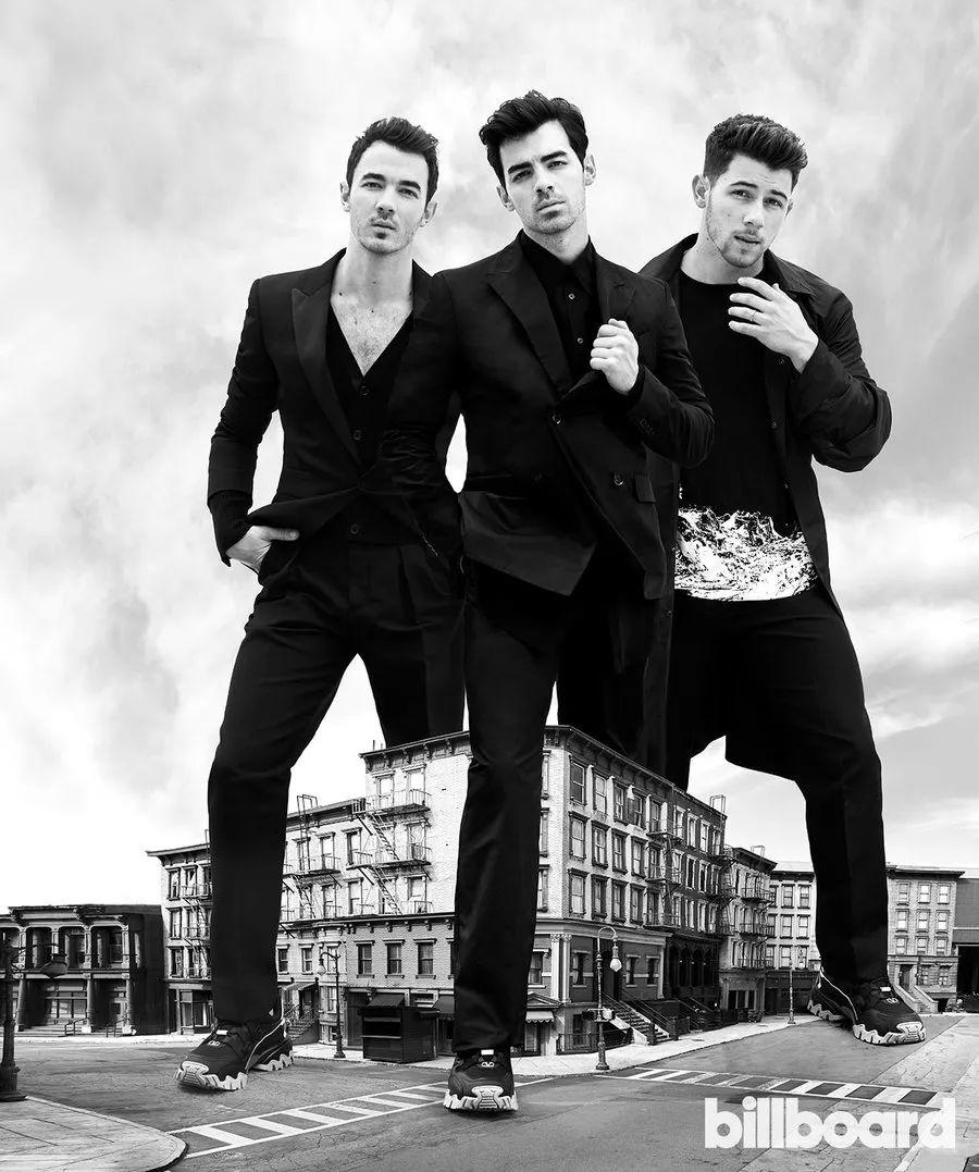 超模兄弟Jonas Brothers穿西装拍杂志封面，我怎么又可以了？