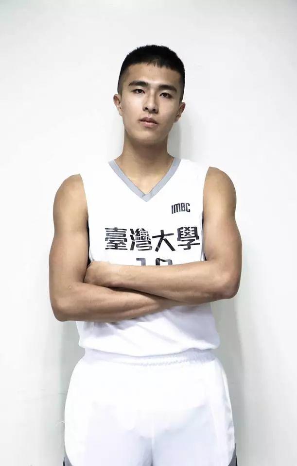 真香！蔡依林最新MV里篮球校草刷屏，没想到他竟是苏有朋学弟？