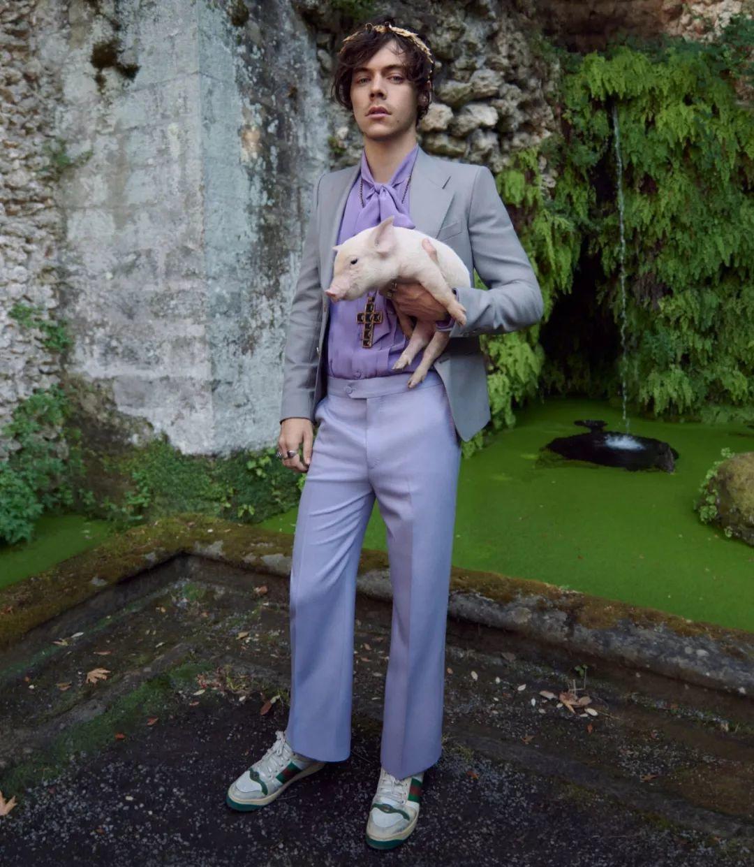 Harry Style 二度代言蓝血大牌Gucci的男装成衣线