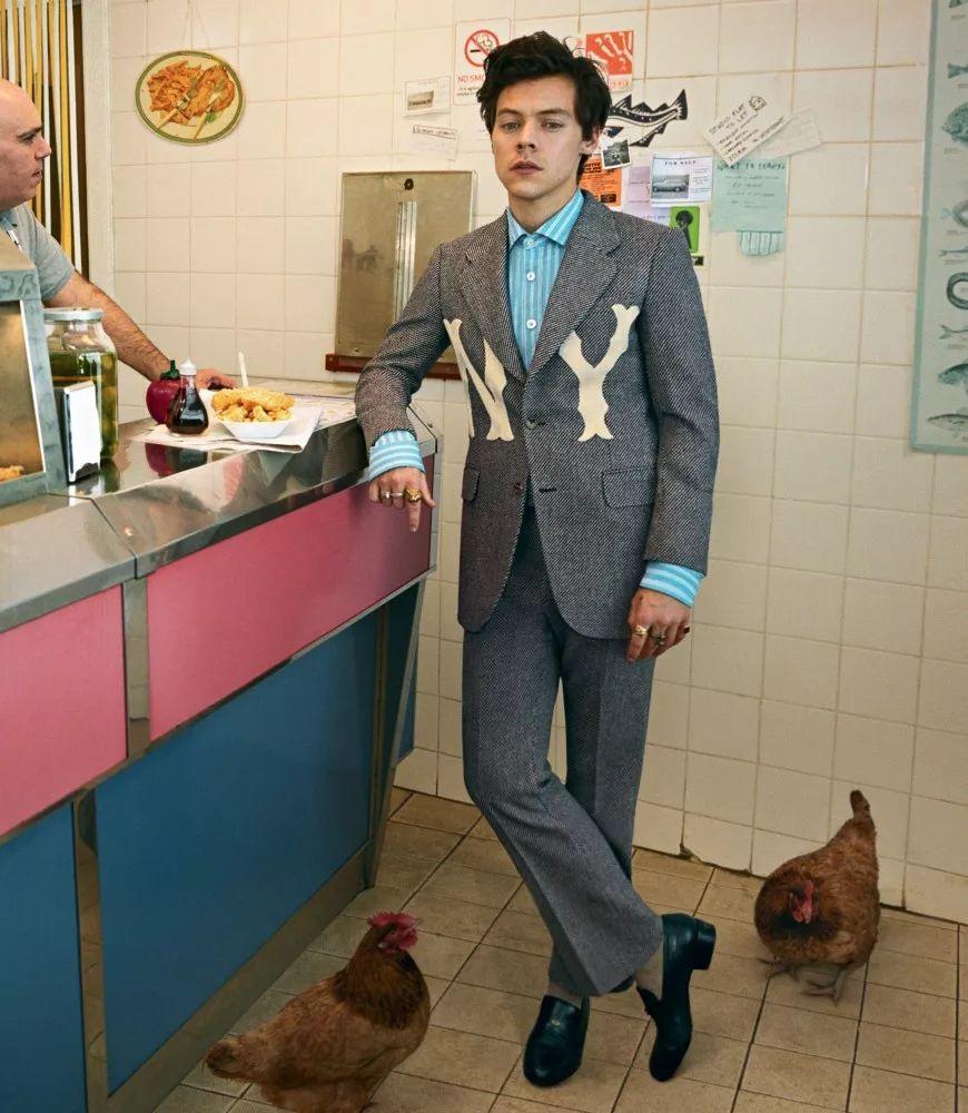 Harry Style 二度代言蓝血大牌Gucci的男装成衣线