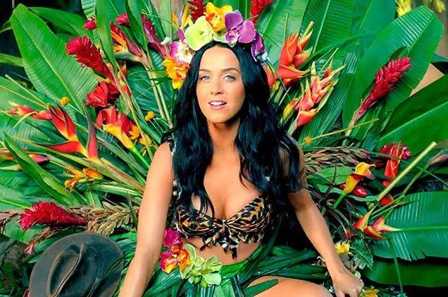 从水果姐姐变成铁T，三十四岁的Katy Perry过气了吗？