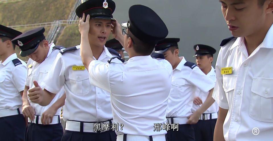 TVB新剧污到爆：光膀子浴巾上阵，男星47寸巨胸抢镜！