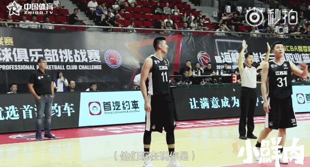 2米10的篮球中锋火了，逆袭成男神不输彭于晏！