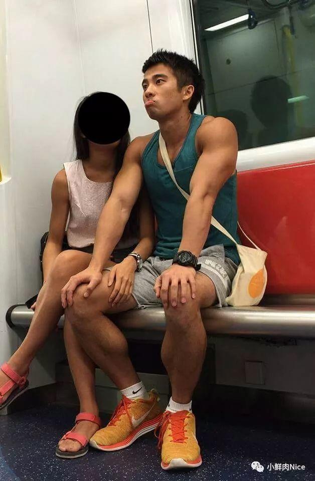 香港地铁里的大鼻子帅哥，颜值太惊艳了