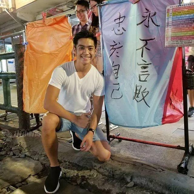 18岁香港爆肌高中生。