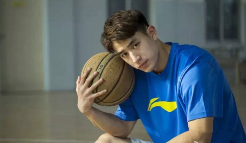郑州大学篮球队运动帅哥澡堂泡澡被拍 时尚型男 第6张