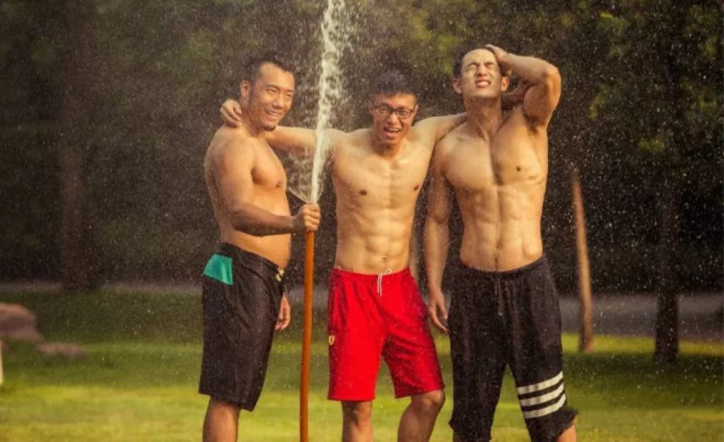 郑州大学篮球队运动帅哥澡堂泡澡被拍 时尚型男 第22张