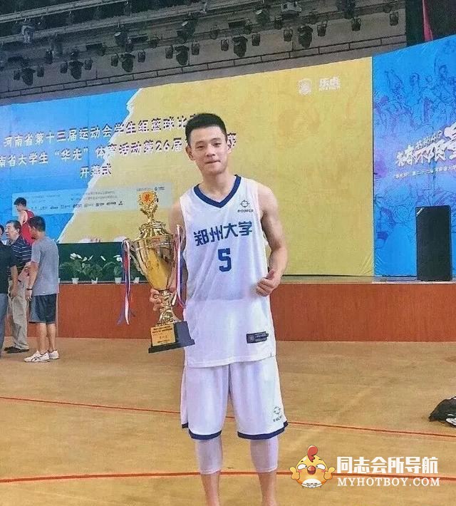 这枚肌肉小狼狗杨文友，他是郑州大学篮球队的5号，颜值出众 时尚型男 第18张