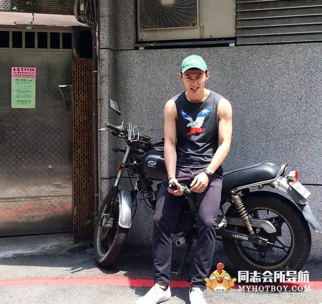台湾同志天菜，运动裤下的实力藏不住了 时尚型男 第37张