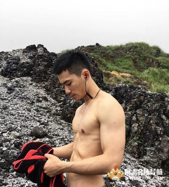 台湾同志天菜，运动裤下的实力藏不住了 时尚型男 第13张
